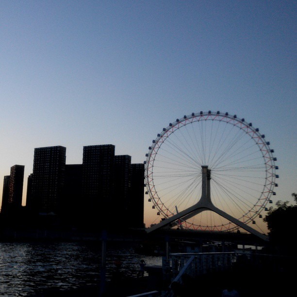 2013/10/03 — 夕陽下天津之眼