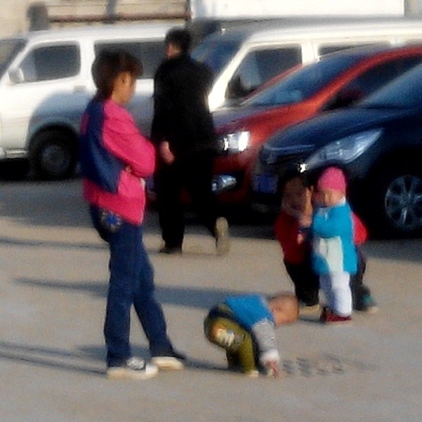 2013/11/06 — 很久很久以前，這是我們的遊樂園。後來，他們為了蓋房子出租，這裡變成了建築垃圾堆放區，過了很長一斷時間，村委會顧人清空了建…