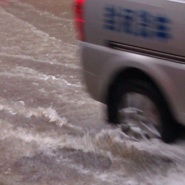 2013/07/16 — 水中行车(刘婷拍摄)